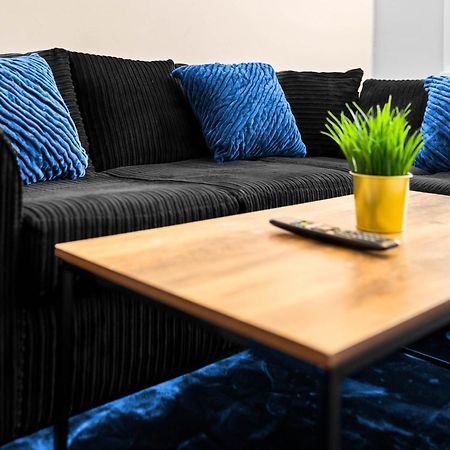 Two Bedroom Apartment - Single Beds - Accommodates 3 - Street Parking - Top Rated -Wbb West Bromwich Exteriör bild