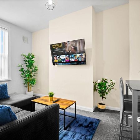 Two Bedroom Apartment - Single Beds - Accommodates 3 - Street Parking - Top Rated -Wbb West Bromwich Exteriör bild