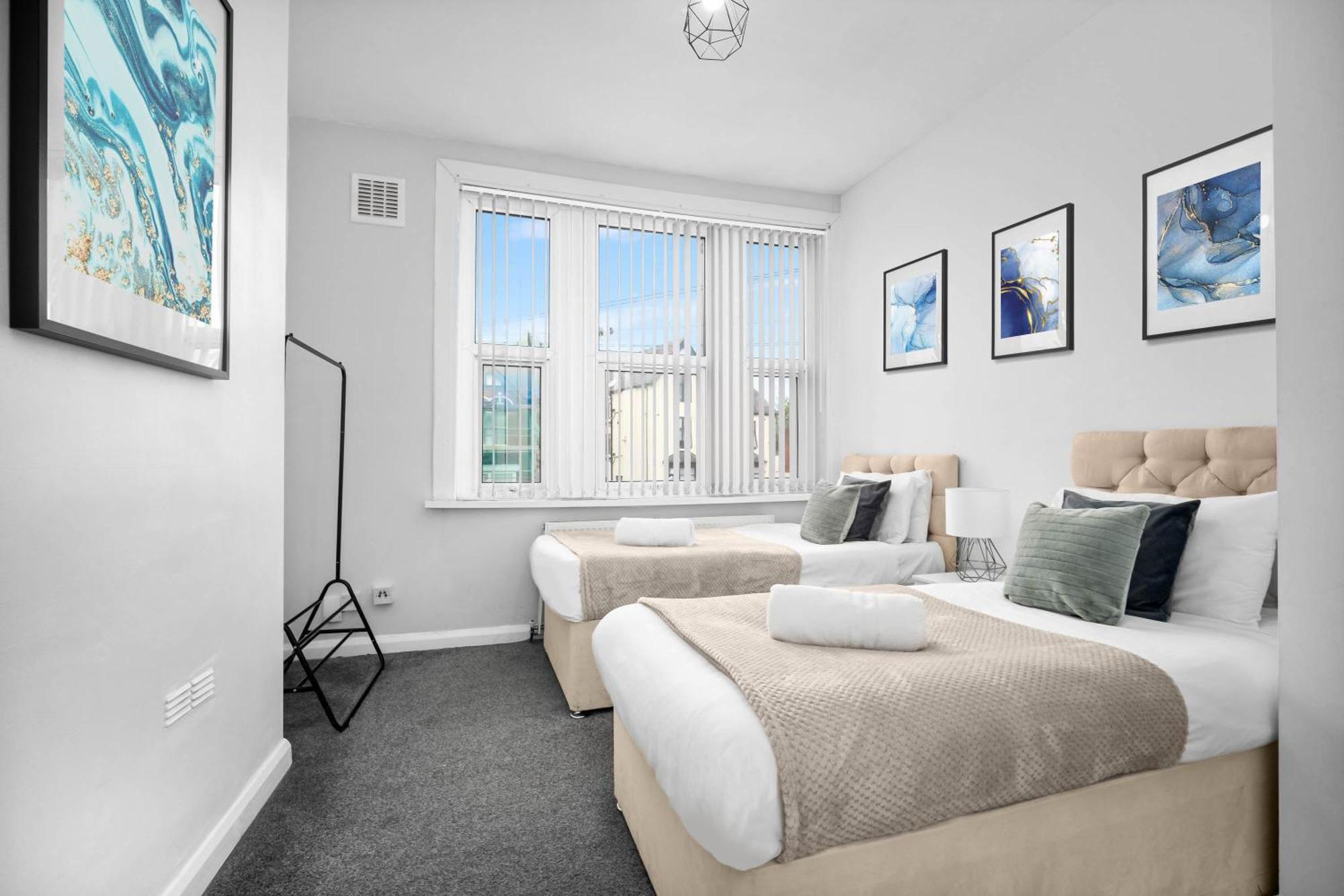 Two Bedroom Apartment - Single Beds - Accommodates 3 - Street Parking - Top Rated -Wbb West Bromwich Exteriör bild