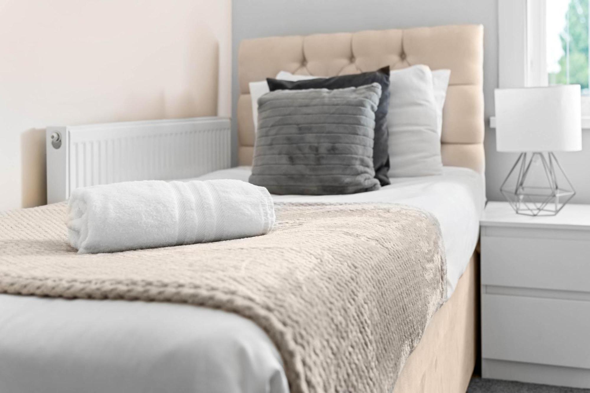 Two Bedroom Apartment - Single Beds - Accommodates 3 - Street Parking - Top Rated -Wbb West Bromwich Exteriör bild