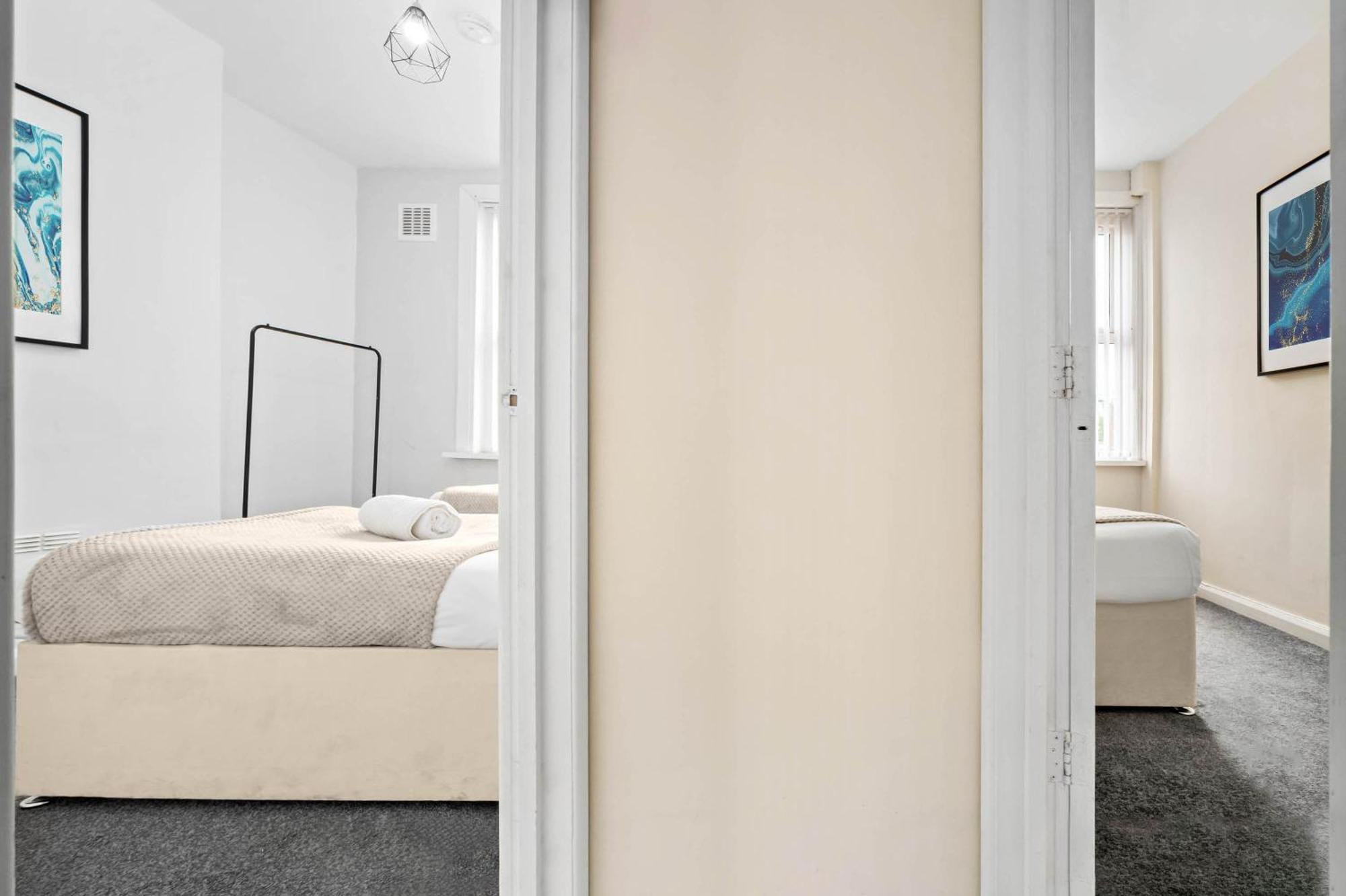 Two Bedroom Apartment - Single Beds - Accommodates 3 - Street Parking - Top Rated -Wbb West Bromwich Exteriör bild