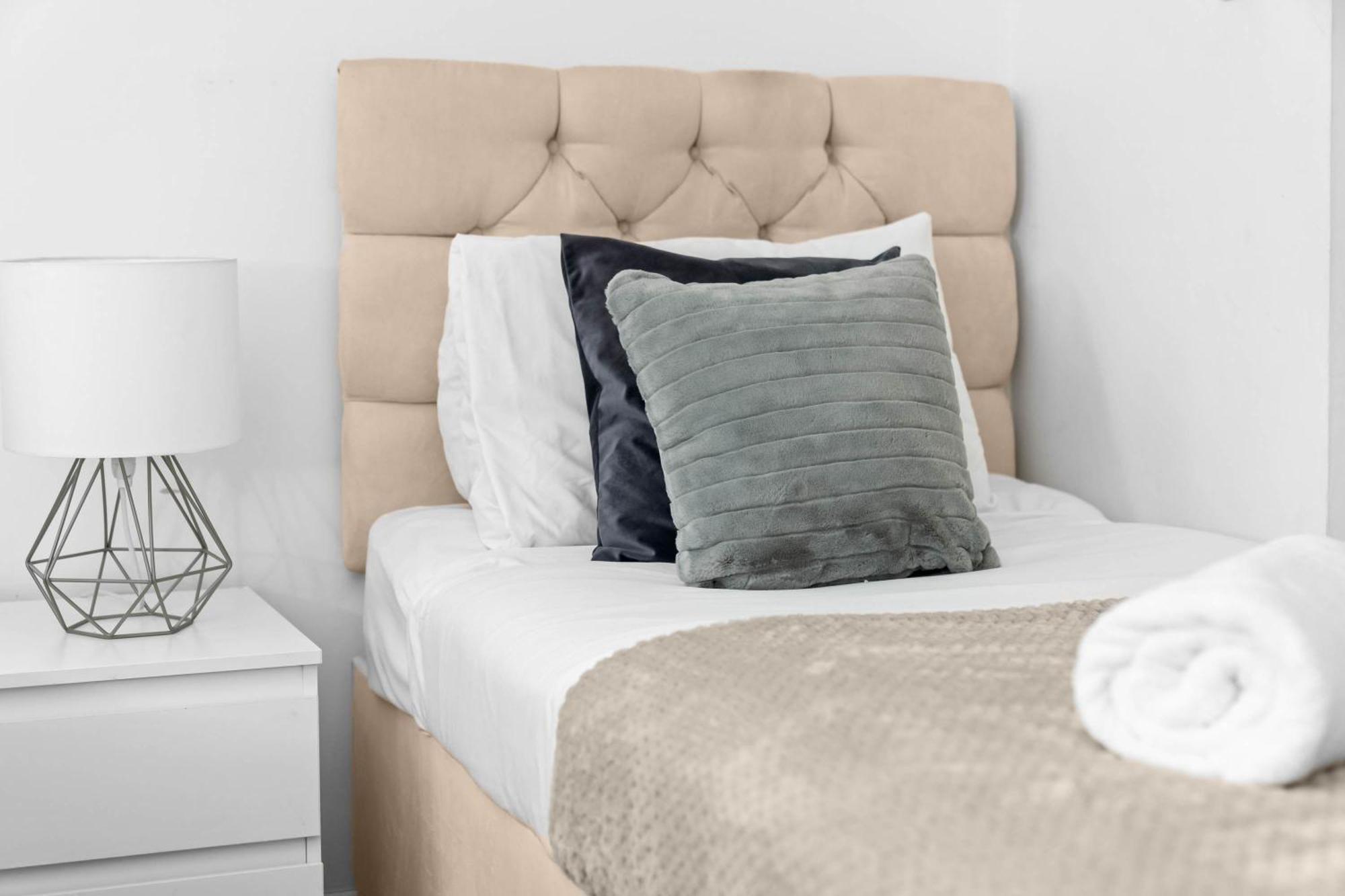 Two Bedroom Apartment - Single Beds - Accommodates 3 - Street Parking - Top Rated -Wbb West Bromwich Exteriör bild