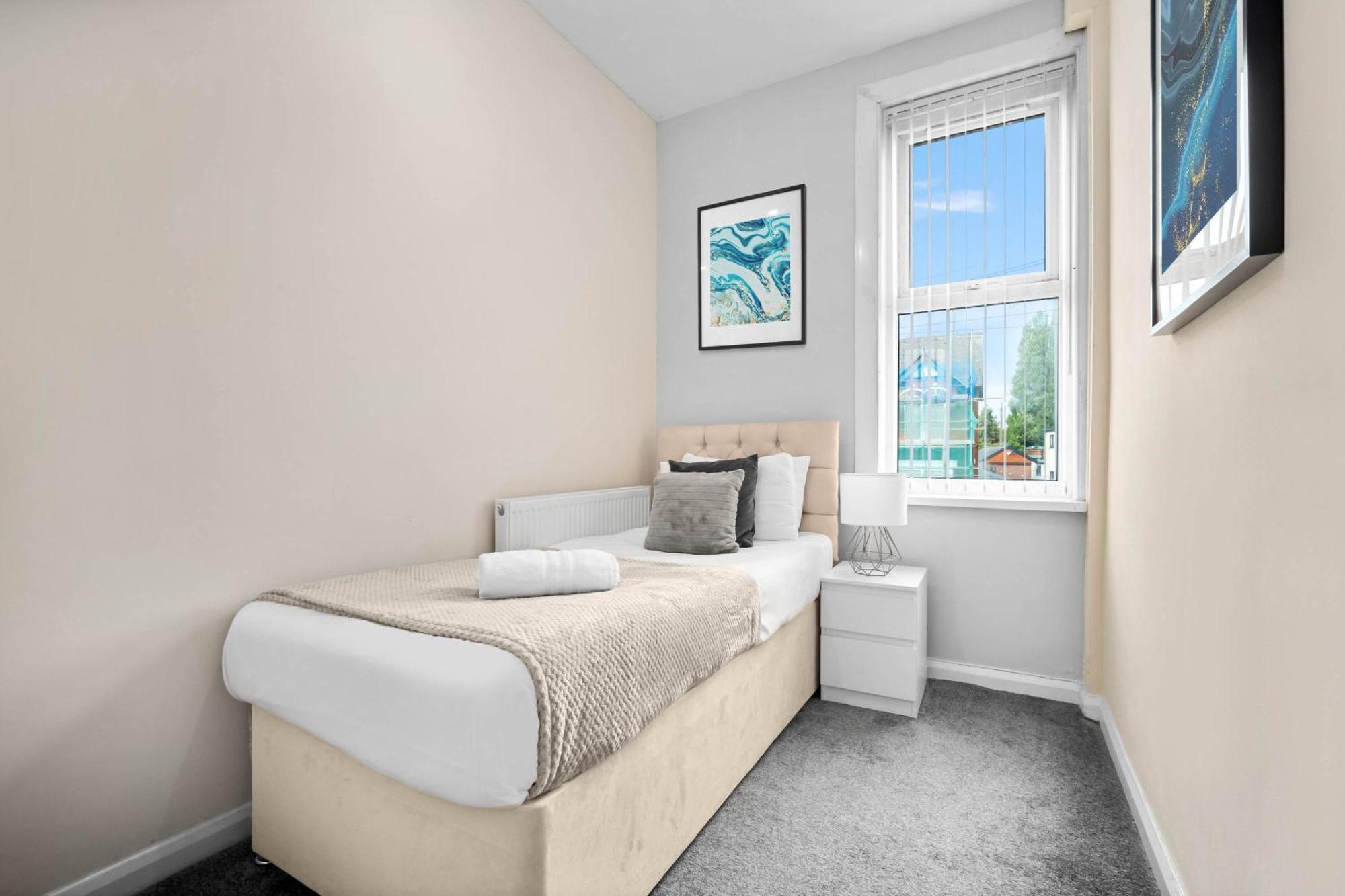 Two Bedroom Apartment - Single Beds - Accommodates 3 - Street Parking - Top Rated -Wbb West Bromwich Exteriör bild