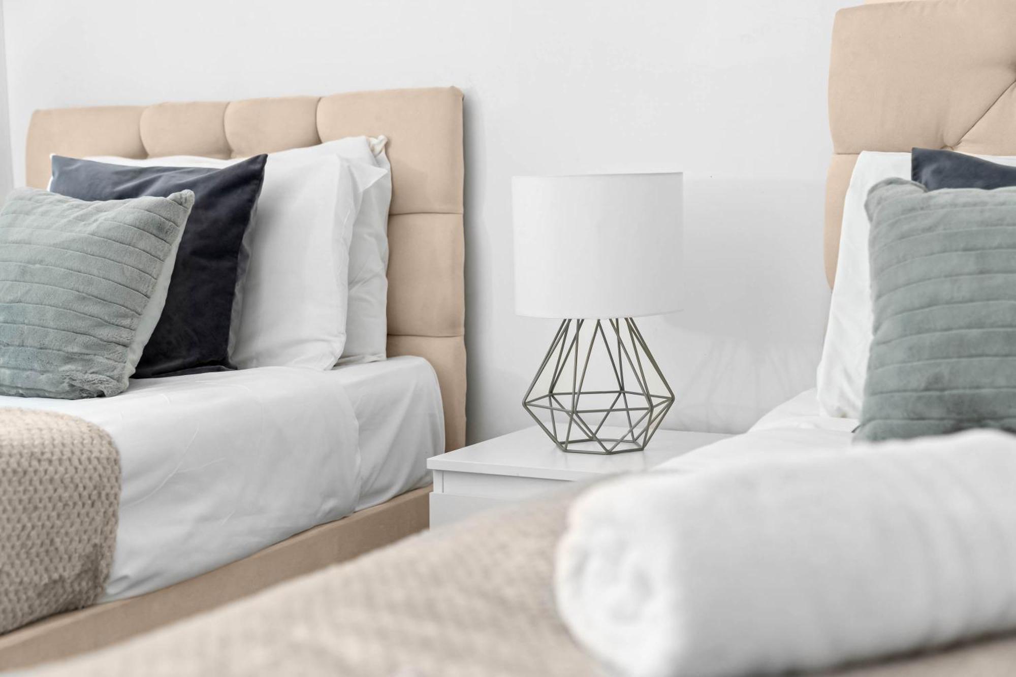 Two Bedroom Apartment - Single Beds - Accommodates 3 - Street Parking - Top Rated -Wbb West Bromwich Exteriör bild